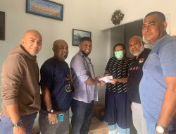 Panitia Natal Dan Tahun Baru 2022 Forum Pemuda NTT – Jabodetabek Salurkan Sembako