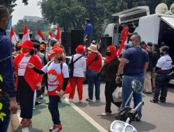 BREAKINGNEWS: Relawan Jokowi Demo Erick Thohir Pecat Ebenezer