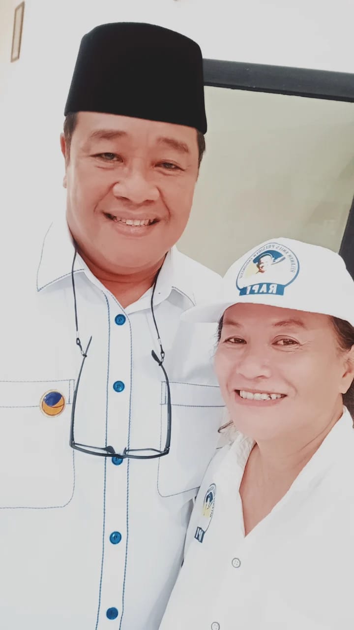 Ai Juliani foto bersama dengan salah satu pembicara dari Politisi Partai NasDem Bestari Barus usai deklarasi dan diskusi kebangsaan